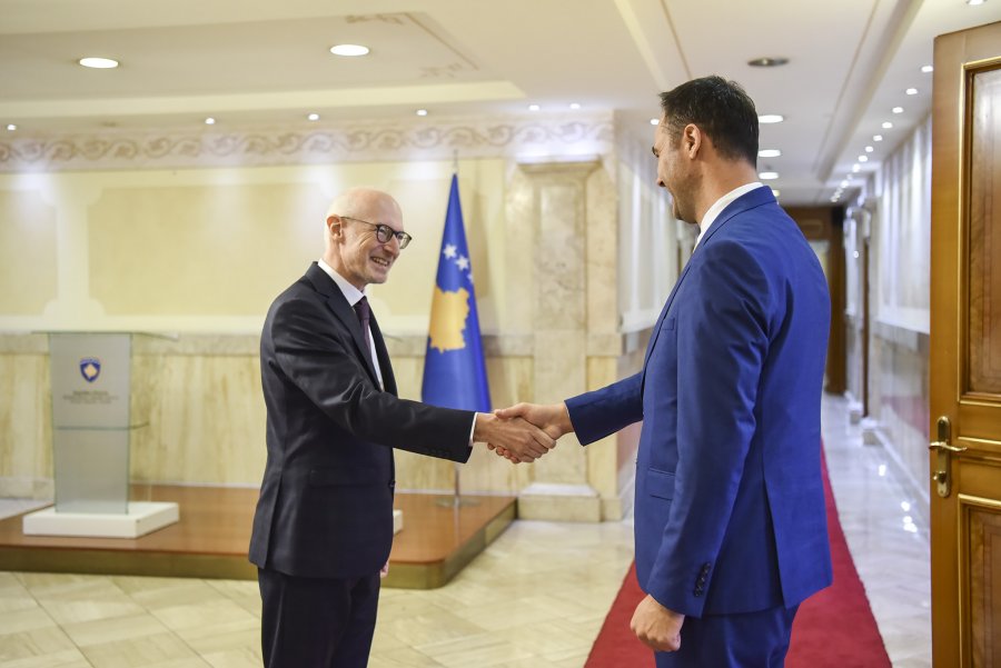 Konjufca takon ambasadorin e ri francez: Presim nga Franca mbështetje për liberalizim vizash