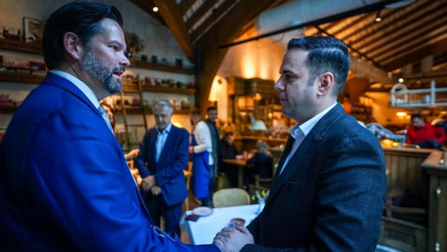 Abdixhiku: Eurodeputeti austriak Mandli flet çdo herë për historinë e Kosovës dhe krimet e Serbisë