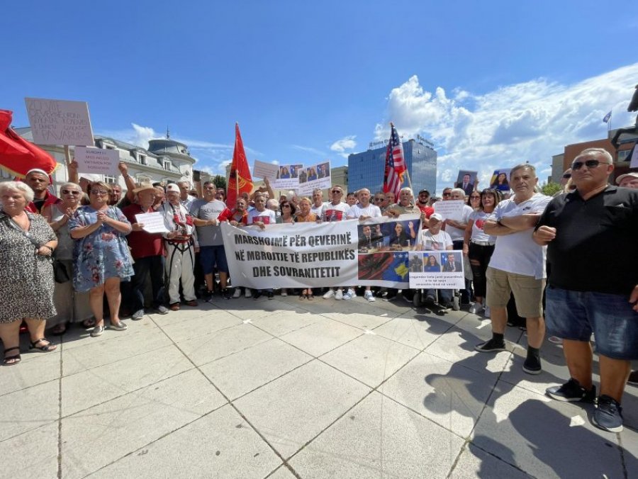 Protestohet në përkrahje të Kurtit