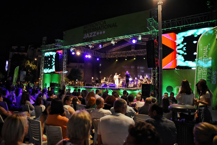 Në Mitrovicë po mbahet edicioni i parë i festivalit të muzikës Jazz