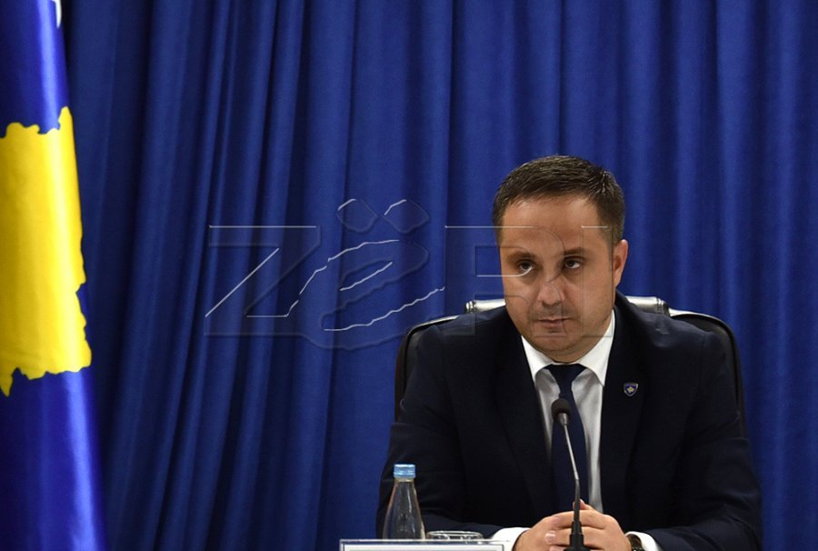 Selmanaj: Më mirë se urimet do të ishte implementimi i vlerave amerikane nga qeveria e Kurtit
