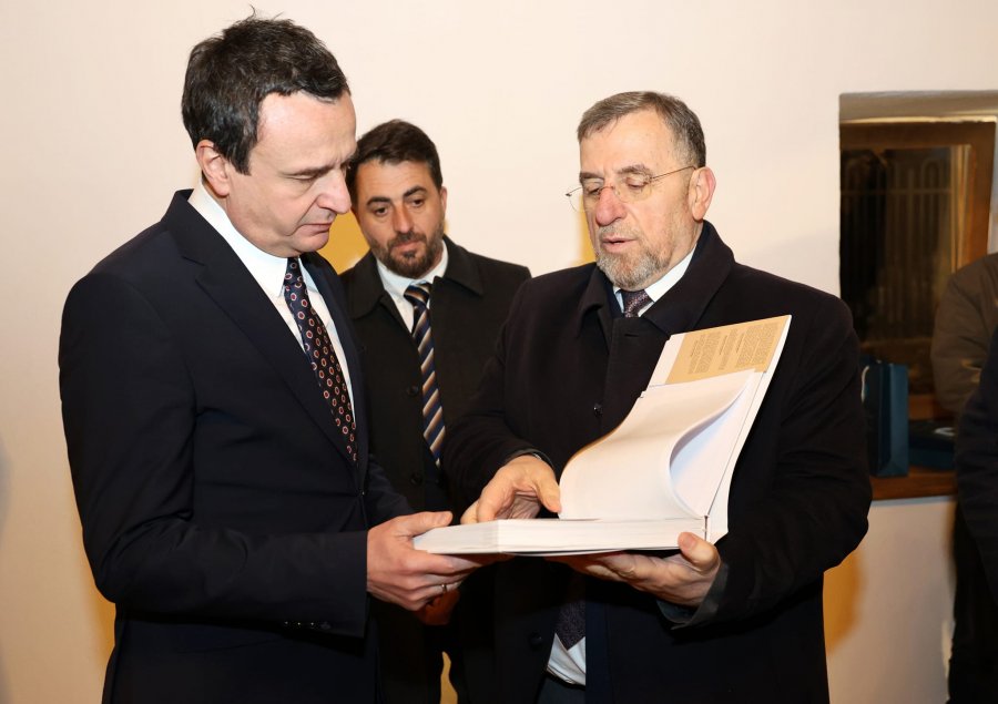 Kurti bashkë me Tërnavën vizitojnë xhaminë e Çarshisë së Novobërdës