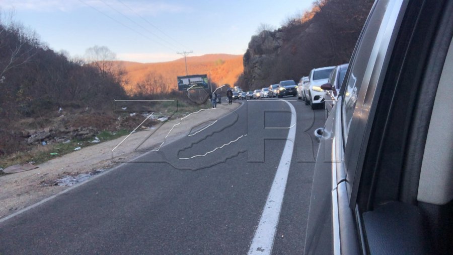 Rikthehen kolonat, mbi tri orë pritje për të hyrë në Kosovë