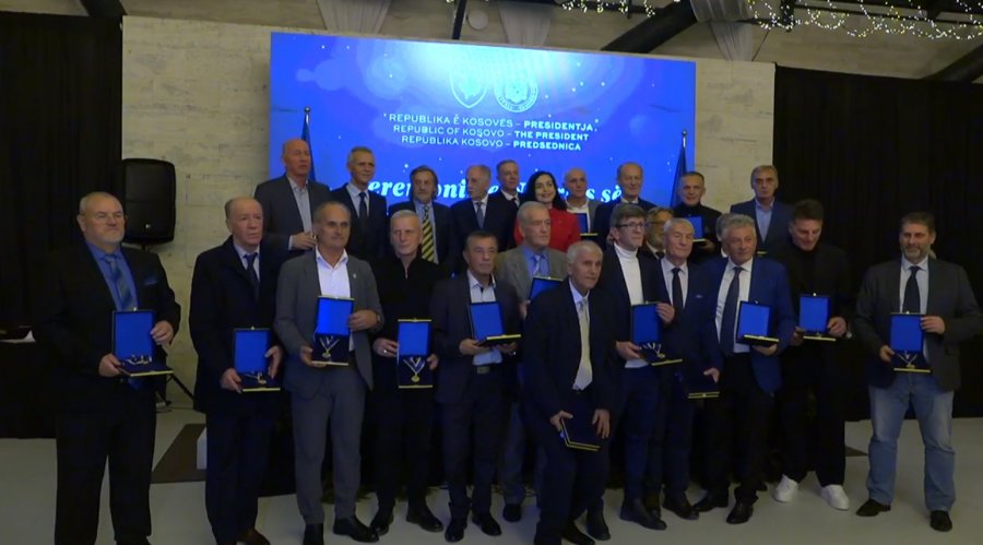 Osmani ndan dekorata për figura të kulturës dhe sportit