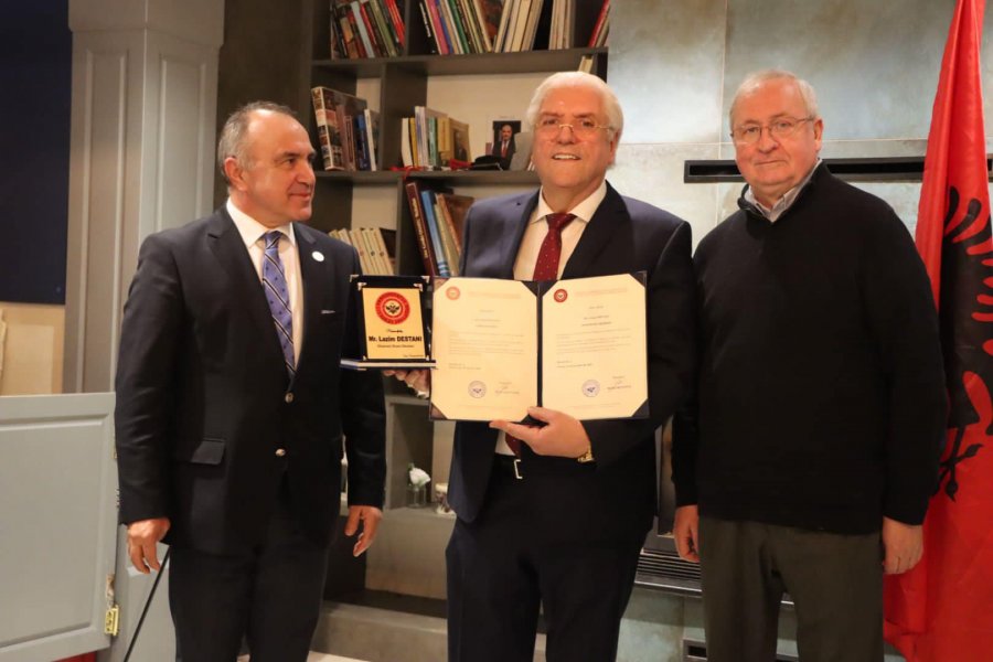 Lazim Destani nderohet me titullin “Anëtar nderi” në Këshillin e Ambasadorëve Shqiptar