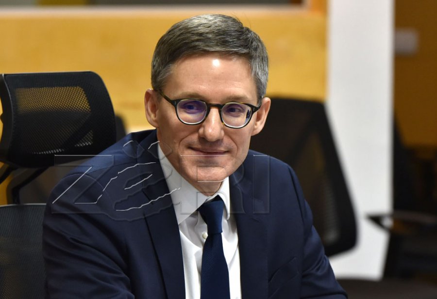 Cholleti telefonon Kurtin, i kërkon ta pranojë propozimin evropian