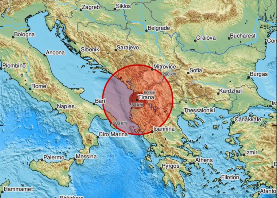 Momenti kur lëkundet studioja televizive nga tërmeti në Shqipëri [video]