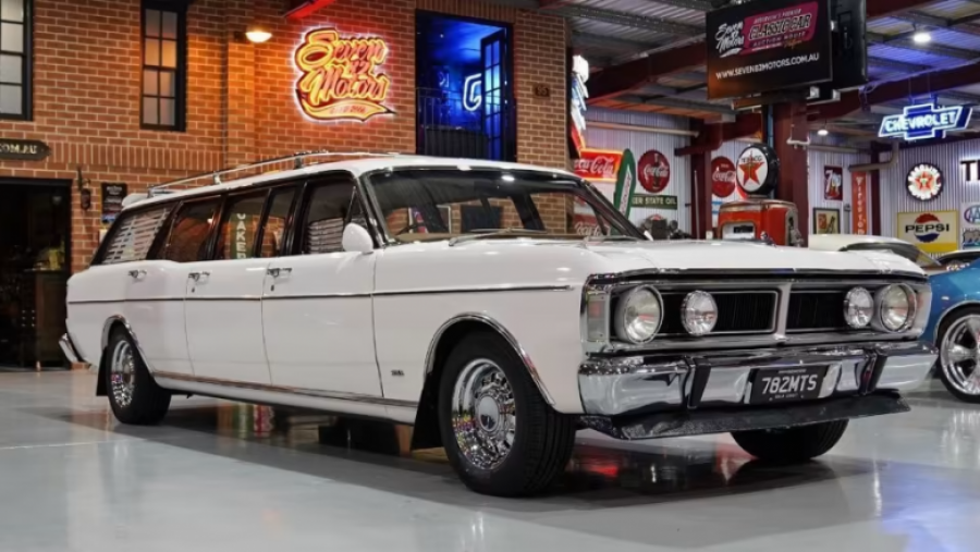 Limuzina e rrallë Ford Falcon XY me gjashtë dyer del në ankand