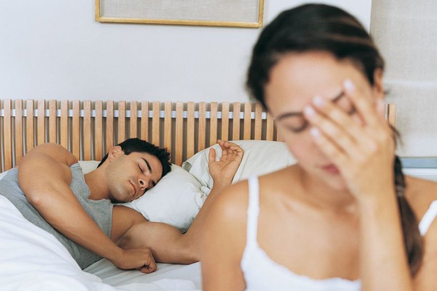 A e dini pse burrat i zë gjumi pas seksit?