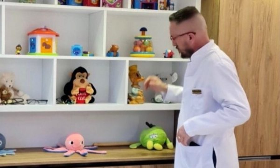 Logopedi që abuzoi me 3-vjeçaren autike kthehet në punë në QKUK