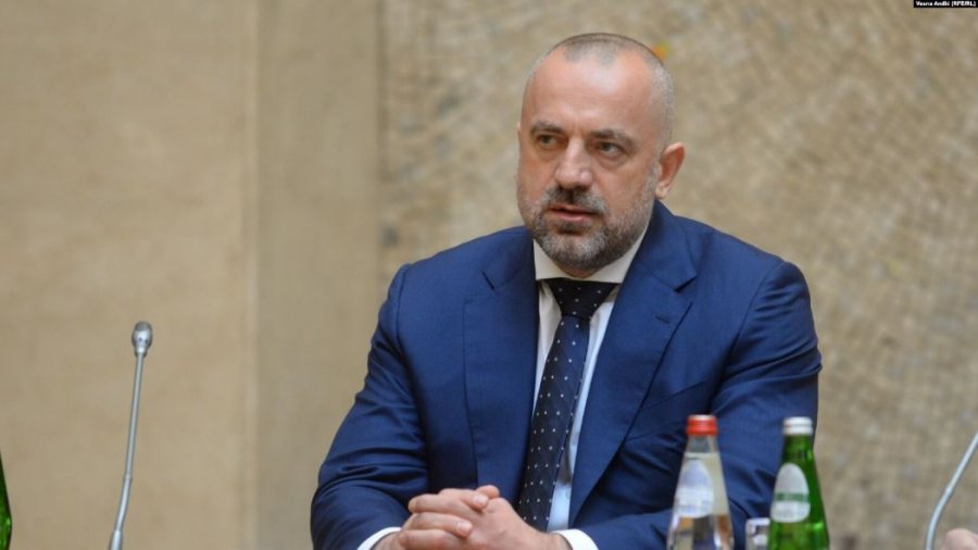 Policia po bastis vilën e Radojiçiqit në Ujman