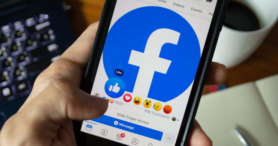 Pesë gjërat që nuk duhet t’i postoni kurrë në Facebook