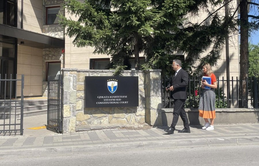 AAK-ja e dorëzon në Kushtetuese Ligjin për pagën minimale