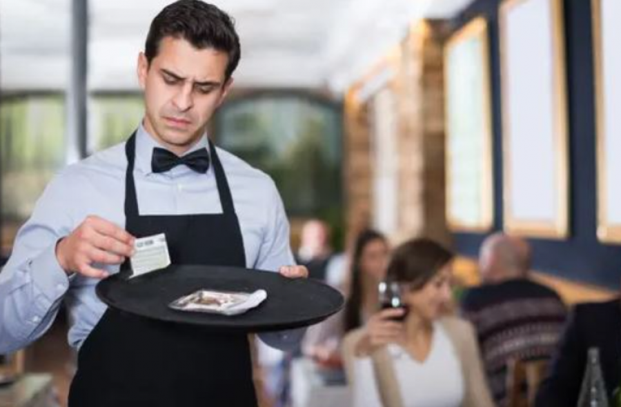 Gjermanët lënë bakshish më së shumti, italianët më së paku