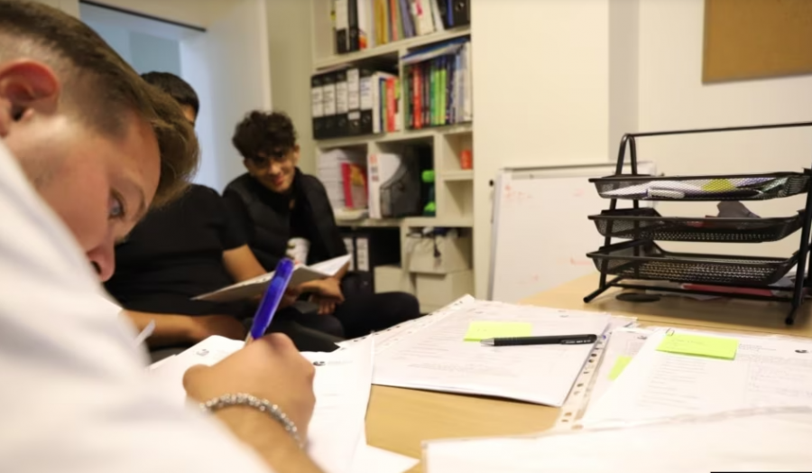 “Çdo ditë më është kujtuar që i përkas komunitetit rom”