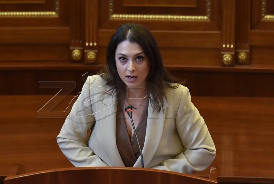 Kica-Xhelili: Haxhiu është zyrtarisht shkelësja e Kushtetutës, që dikur e përçmonte si tradhëti kombëtare