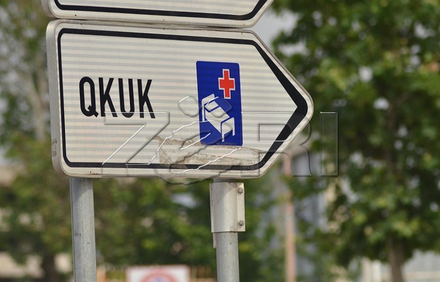 Vdes në QKUK burri që u godit nga vetura në oborrin e shtëpisë së tij në Prizren