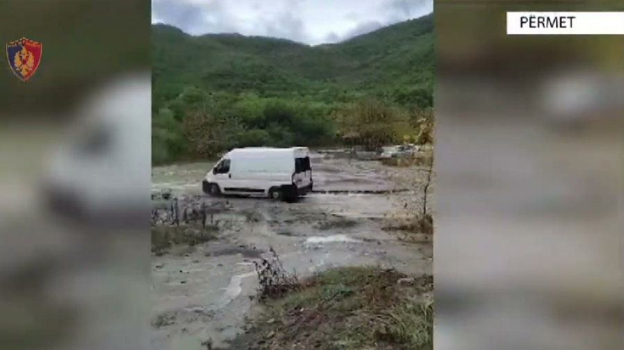 Mbetën të bllokuar nga moti i keq në Përmet, policia shqiptare ndihmon 23 turistë