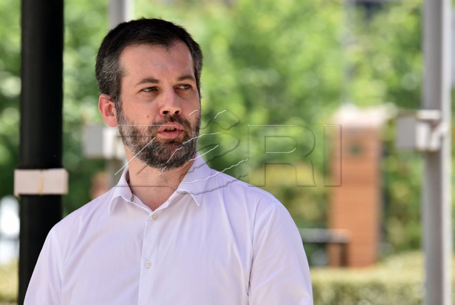 Hajrulla Çeku e publikon listën e kandidatëve me të cilët do të garojë në Prishtinë