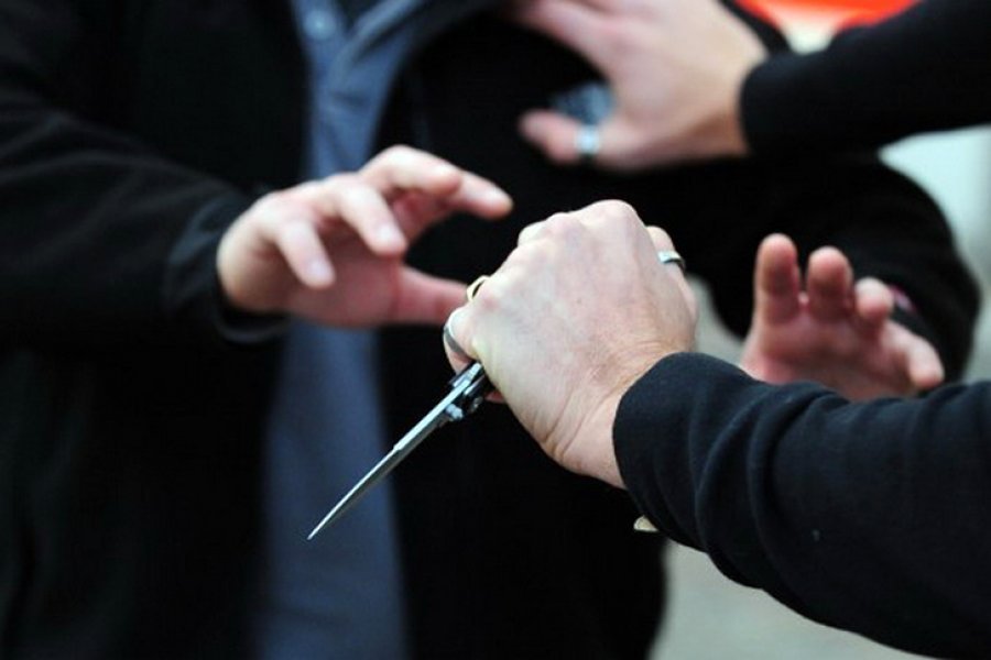 Pas një mosmarrëveshjeje në komunikacion, sulmohet me thikë një person në Fushë Kosovë