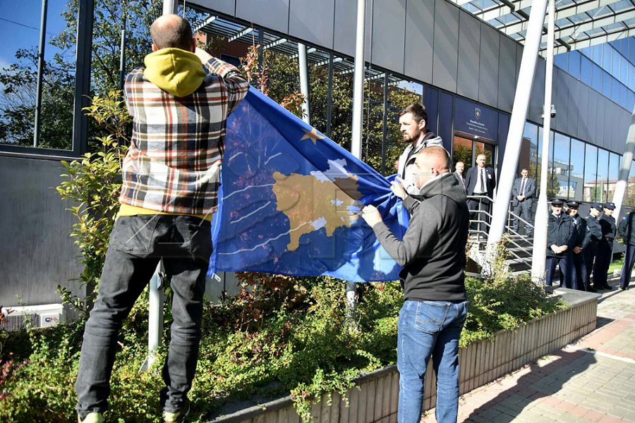 Psd Ja Vendos Para Qeverisë Flamurin E “cunguar” Të Kosovës Foto Lajmet E Fundit Zëri