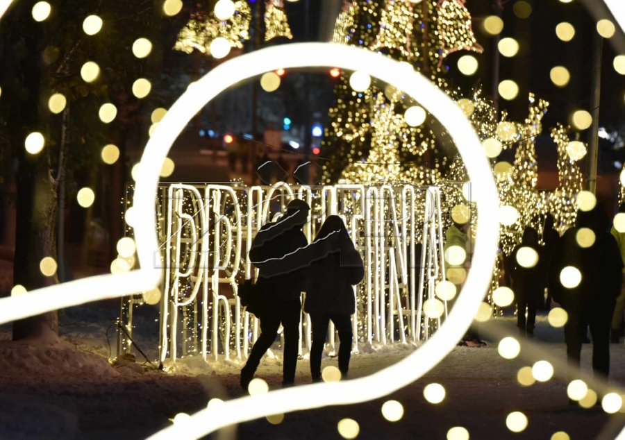 Komuna e Prishtinës shpenzon rreth 100 mijë euro për dekorimin e kryeqytetit për festat e fundvitit