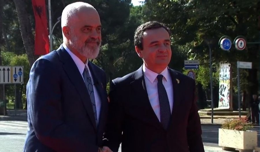 Albin Kurti: Të punojmë për idealet e Skënderbeut, Ismail Qemalit dhe Adem Jasharit