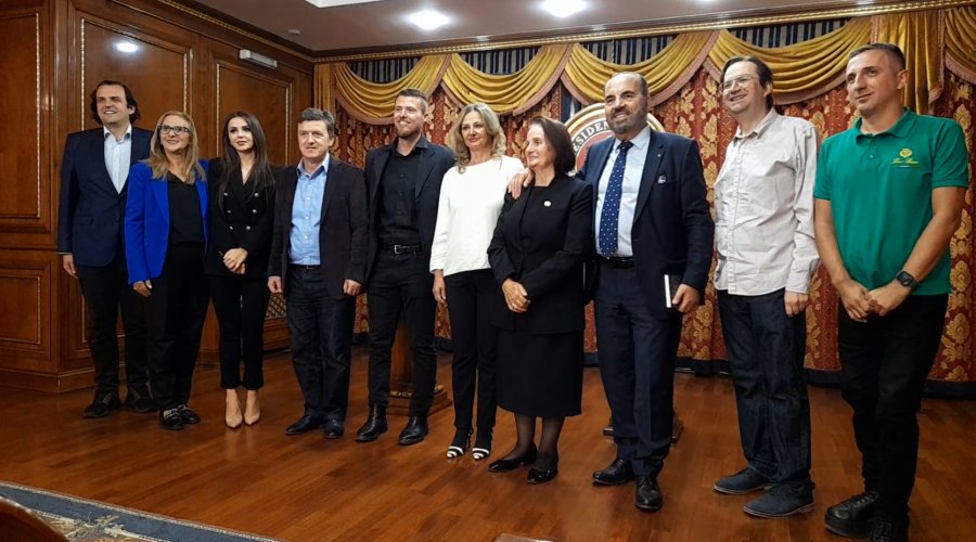 Familja e Adem Demaçit takohet me familjen e ish-presidentit Ibrahim Rugova