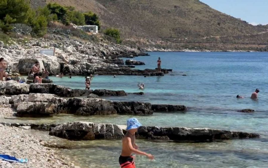 Ndër 40 plazhet më të mira në Evropë, Porto Palermo thith turistë nga mbarë bota