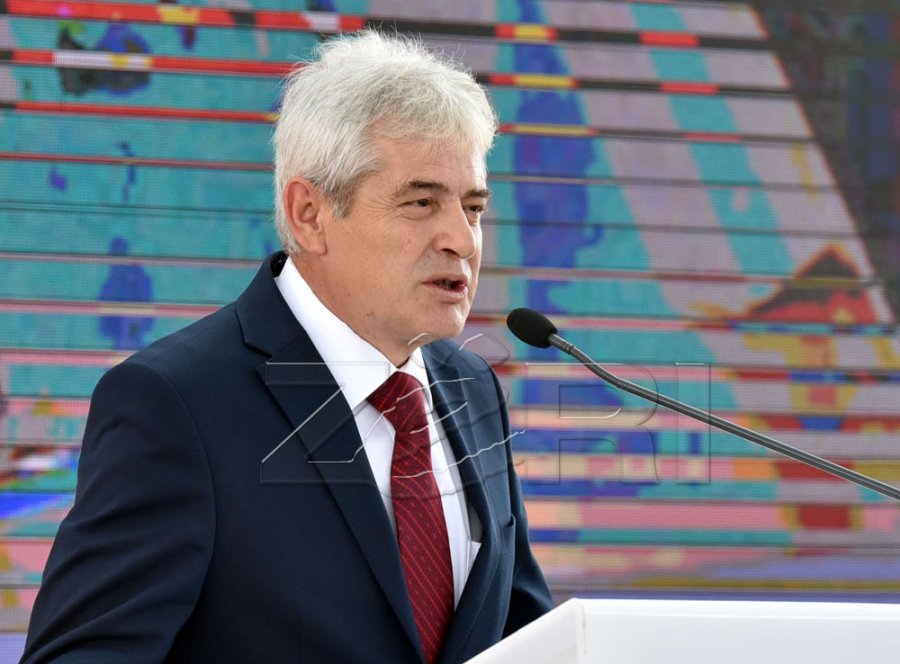 Ali Ahmeti prezanton emrin dhe logon e koalicionit me Selën, Taravarin dhe të tjerët
