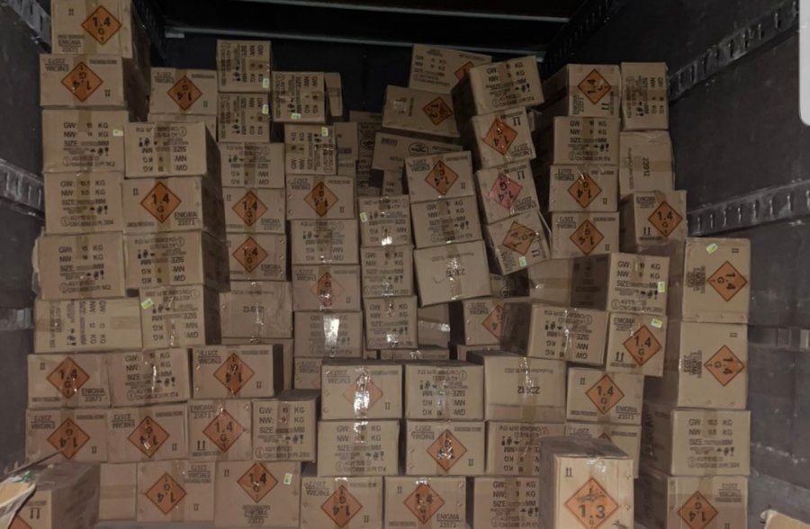 Konfiskohen mbi 3600 kg material me mjete piroteknike në Bërnjak