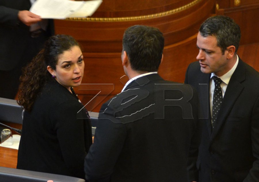 Arben Gashi: As nuk diskutohet kthimi i Vjosa Osmanit në krye të LDK-së