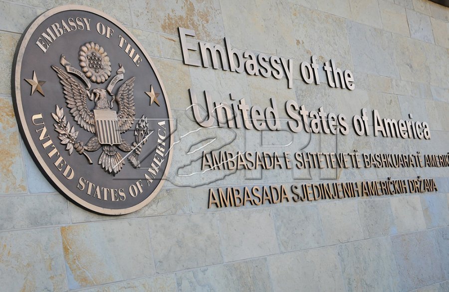 Ambasada e SHBA-së publikon numrat për raportimin e dhunës në baza gjinore 