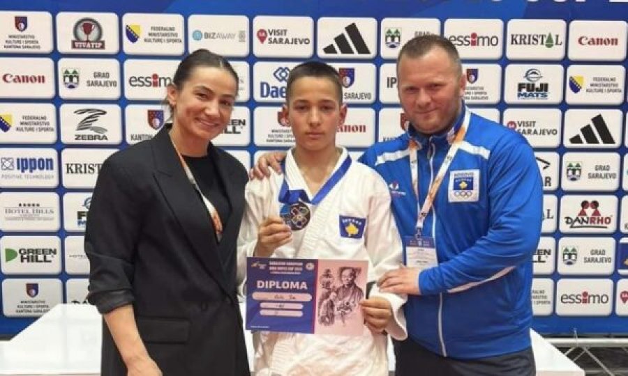 Djali i Driton Kukës, Joni e fiton medaljen e parë në gara zyrtare