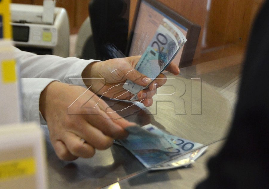 Nga sot, euro valuta e vetme për transaksione në Kosovë
