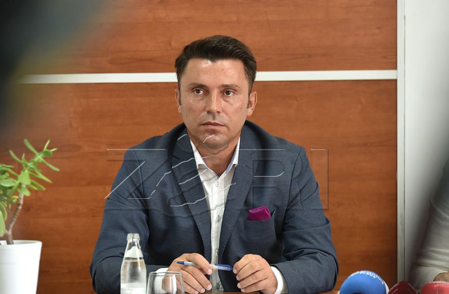 Rrustemi pasi u bëri thirrje ambasadorëve të mos vizitojnë Gjykatën Kushtetuese  Le të na lënë të gabojmë