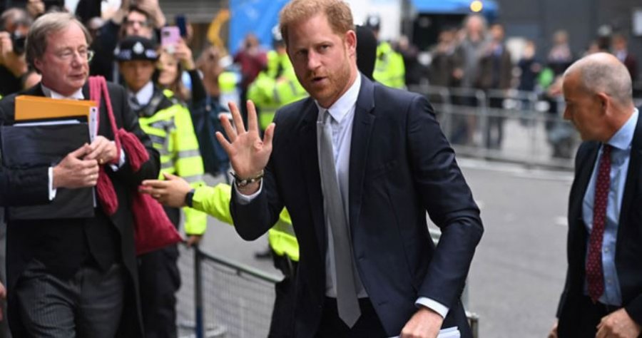 Princi Harry do të humbasë funeralin e Lord Fellowesit, pasi ka frikë për sigurinë e tij