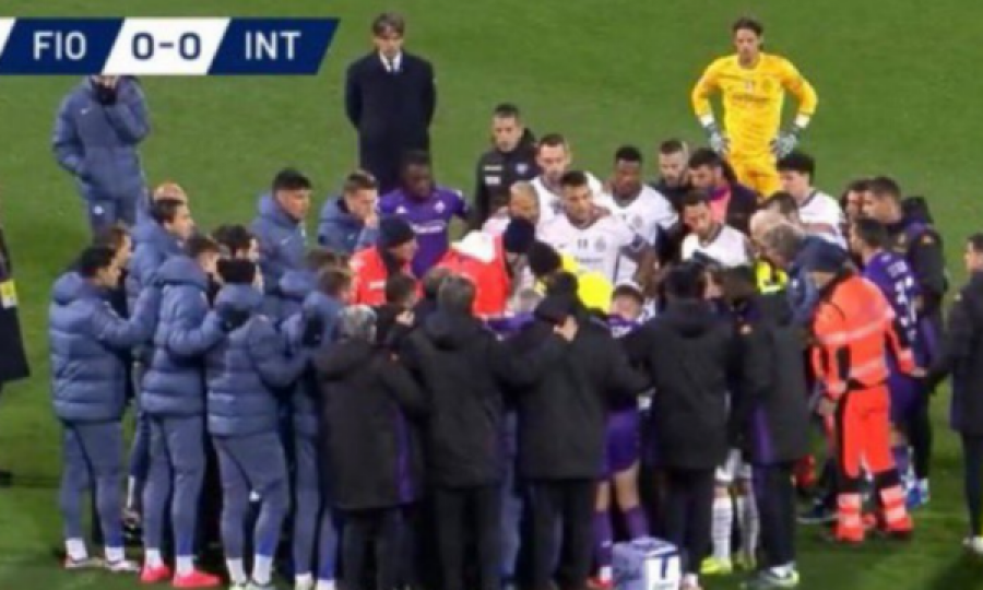 Ndërpritet ndeshja, një futbollist i Fiorentinës bie pa ndjenja në fushë