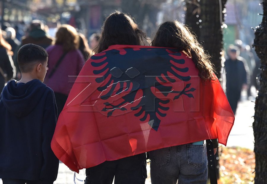 Analiza e akademikut grek: 28 Nëntori i shqiptarëve duhet të festohet zyrtarisht edhe në Greqi