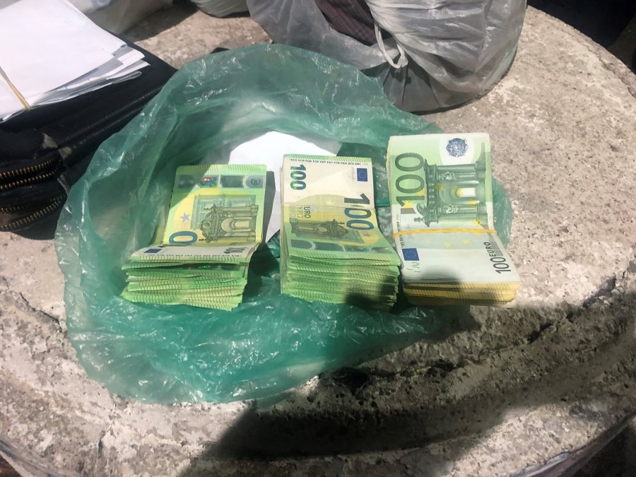 Policia konfiskon një qese me mbi 22 mijë euro të padeklaruara në Bërnjak