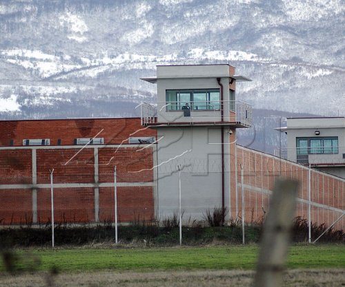 Pezullohet nga puna një zyrtar korrektues, dyshohet se mundësoi futjen e kontrabandës brenda Qendrës Korrektuese të Dubravës