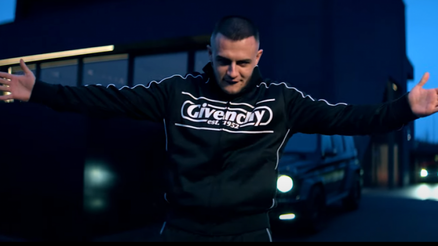Don Xhoni përfshin “Marshin e UÇK-së” në këngën e re “Shoki”