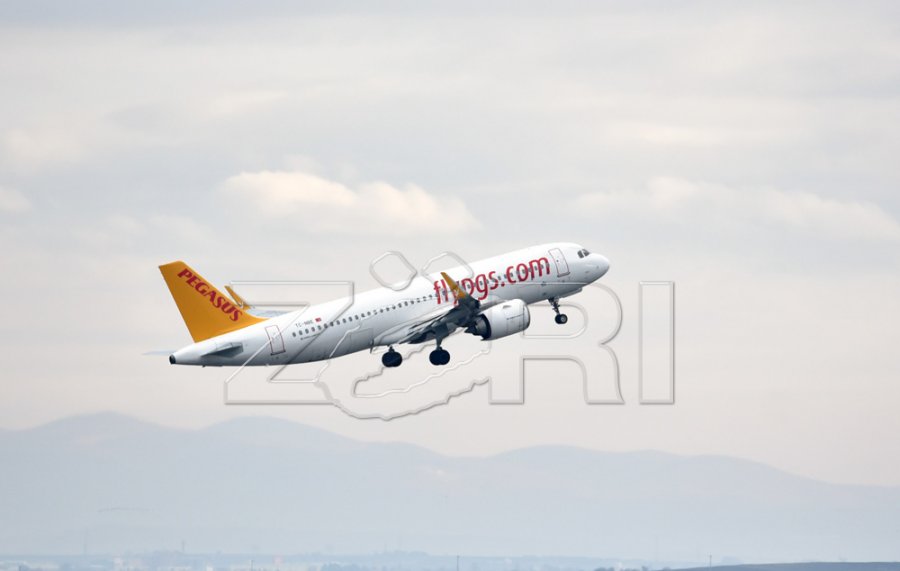 Lufta në Iran rrit çmimet e biletave ajrore