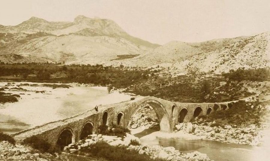 Ura e Mesit, fotografuar më shumë se një shekull më parë nga Baldacci
