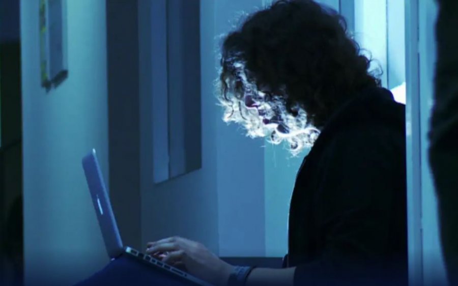 Dyshohet për mashtrim kompjuterik, arrestohet shtetasi shqiptar në Prishtinë