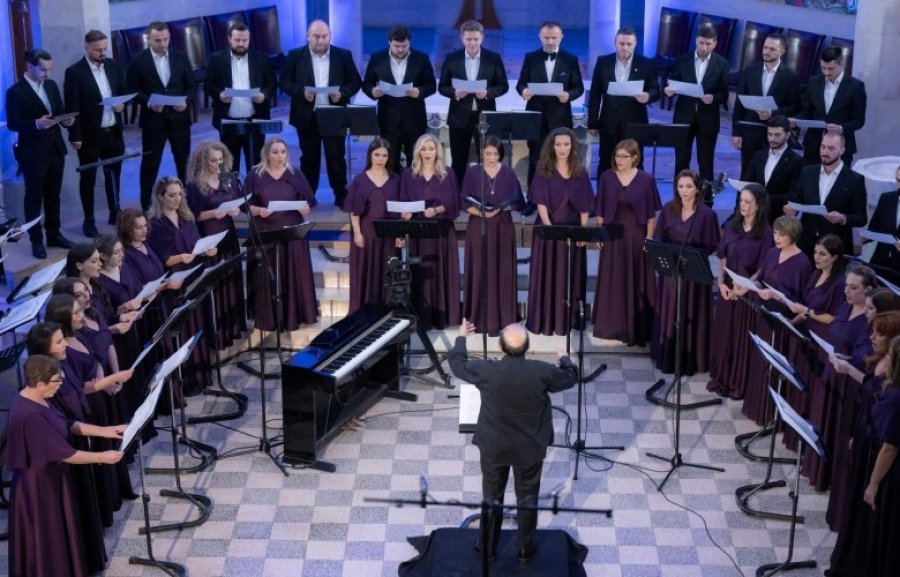 Filharmonia me koncert në Tiranë shënon 20-vjetorin e korit