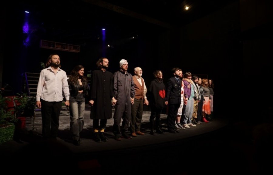 “Shtëpia e Zotit”, shfaqja që mori duartrokitje në “Talia e Flakës”