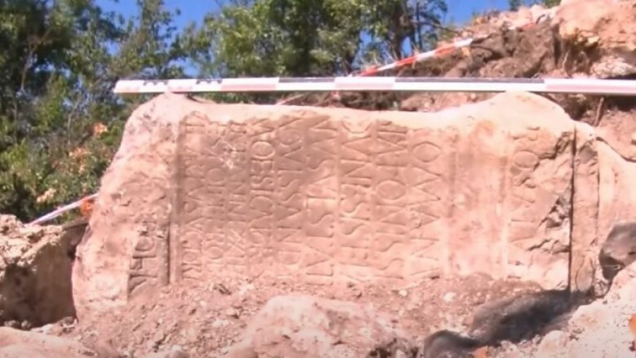 Zbulohet një altar i kohës romake në Drenicë, gërmimet arkeologjike vazhdojnë