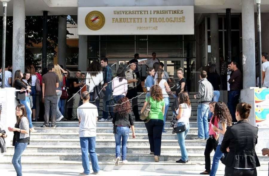 Universitetet publike në Kosovë janë në krizë, shprehet Rexhaj
