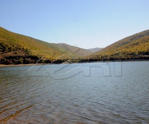 Uji i liqenit të Badocit, ende i papijshëm